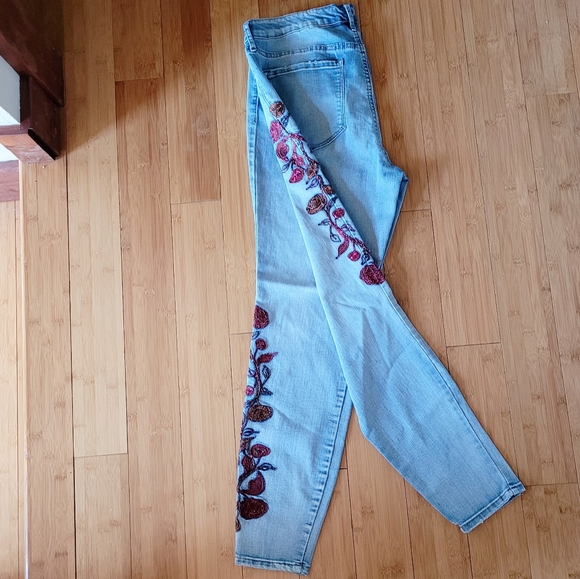 Embroidered Skinny Jeans - Picture 5 of 11